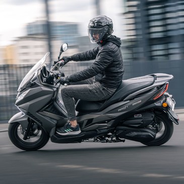 Le Mash Belena se démarque par son design contemporain et sa silhouette élégante, avec ses feux à LED avant imposants !

Vous ne l’avez pas encore vu ? : https://bit.ly/44H6JUy

#belena #scooter #scootering #scoot #picoftheday #street #bike #photography #ride #bikelife #life #motorcycle #lifestyle #scooters #city #rider #scootlife #mashmotorcycles #MashMoto #Mash #MashMotors #frenchbrand #mashine #sedéplacermoinspolluer