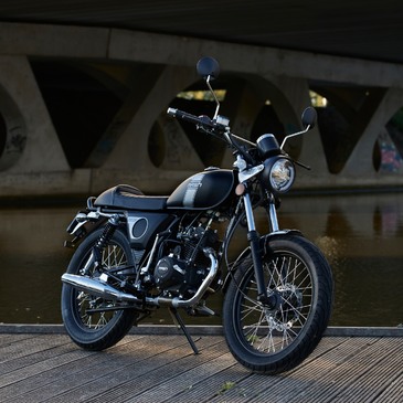 Embarquez dans l'aventure avec la Mash 50 Fifty et découvrez la liberté à bord de celle-ci ! 🏍💨 
Avec son style rétro, cette moto est le compagnon idéal pour explorer les rues de la ville et s'évader sur les routes sinueuses. ✨🛣️ 

Prêt(e) à vivre une expérience unique ? Rejoignez la communauté des passionnés de la Mash 50 Fifty et partagez vos plus belles aventures en taguant #Mash50Fifty ! 📸✌️

#mashmotorcycles #mashmoto #frenchbrand #mashattack #allroadbike #rock #ride #SeDéplacerMoinsPolluer #bikelife #familyride #familyjourney #ashotofmotorcycling #motoholic #bikes #bikersofinstagram #sidecar #sidecarbike #motorcyclesidecar 
#offroadmotorcycle #adventure #vintagemotorcycle #worldmotorcycle 
#worldadventureriders #classicmotorcycle #vintagemotorcycle #classicbike #motorcyclelife