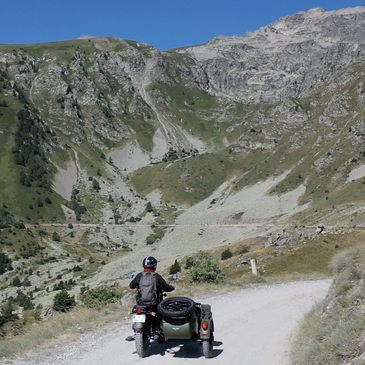 Le Mash Side Force se fond parfaitement dans le paysage verdoyant. 

Une symbiose entre la mécanique de précision et l'occasion parfaite d’une balade ! 

👉https://www.mash-motors.fr/fr/side-car/46265-9653-masideforcem.html#/43-region-alsace

📸 : @dominiquepeltierjournaliste

#picoftheday #street #bike #photography #ride #bikelife #life #motorcycle #lifestyle #scooters #city #rider #scootlife #mashmotorcycles #MashMoto #Mash #MashMotors #frenchbrand #mashine #sedéplacermoinspolluer