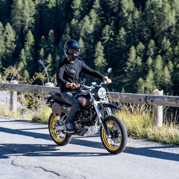 J-1 avant de conquérir les sommets à l'@alpes_aventure_motofestival ! 🏍️🏔️ 
Préparez-vous à vivre des moments de pure adrénaline du 8 au 10 septembre à Barcelonnette !

Vous aurez l'occasion de découvrir nos modèles phares comme la X-Ride Classic et la X-Ride 650cc Trail !

📌 Date : du 8 au 10 septembre
📍 Lieu : Barcelonnette (04)
ℹ️ Événement et essais gratuits

N'attendez plus pour vous inscrire 😉👉 https://inscriptions.chlorobike.com/fr/simamoto/778-alpes+aventure+motofestival+-+mash+motorcycles 

#AlpesAventureMotoFestival #PassionMoto #mashmotorcycles #MashMoto #Mash #MashMotors #sedéplacermoinspolluer #moto #motorcycle